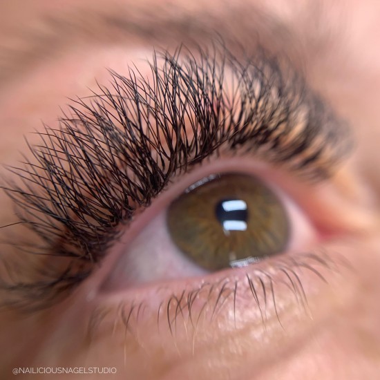 Wimperextensions: Russian Volume